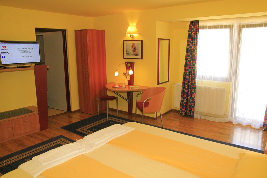 Pensiunea Blanca Reghin Zimmer foto